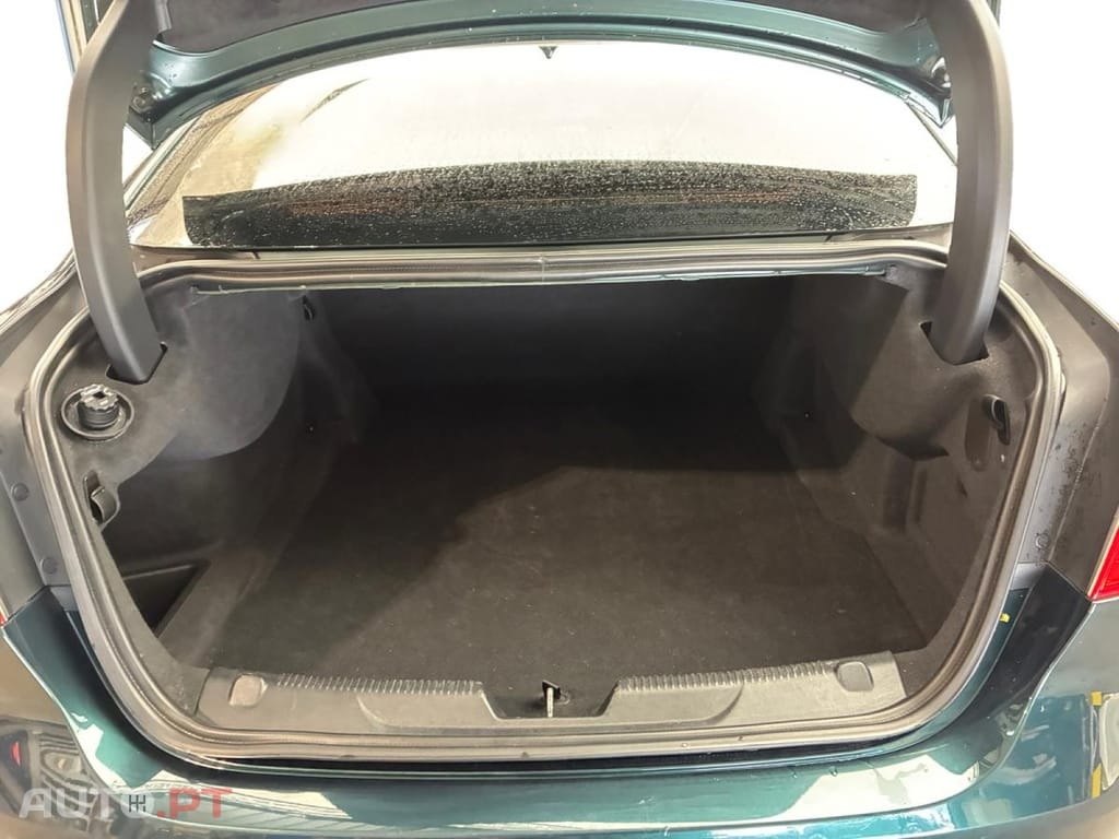 Jaguar XE 2.0 D Pure