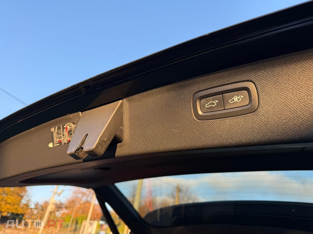 Volvo XC90 2.0 T8 PHEV R-Design AWD