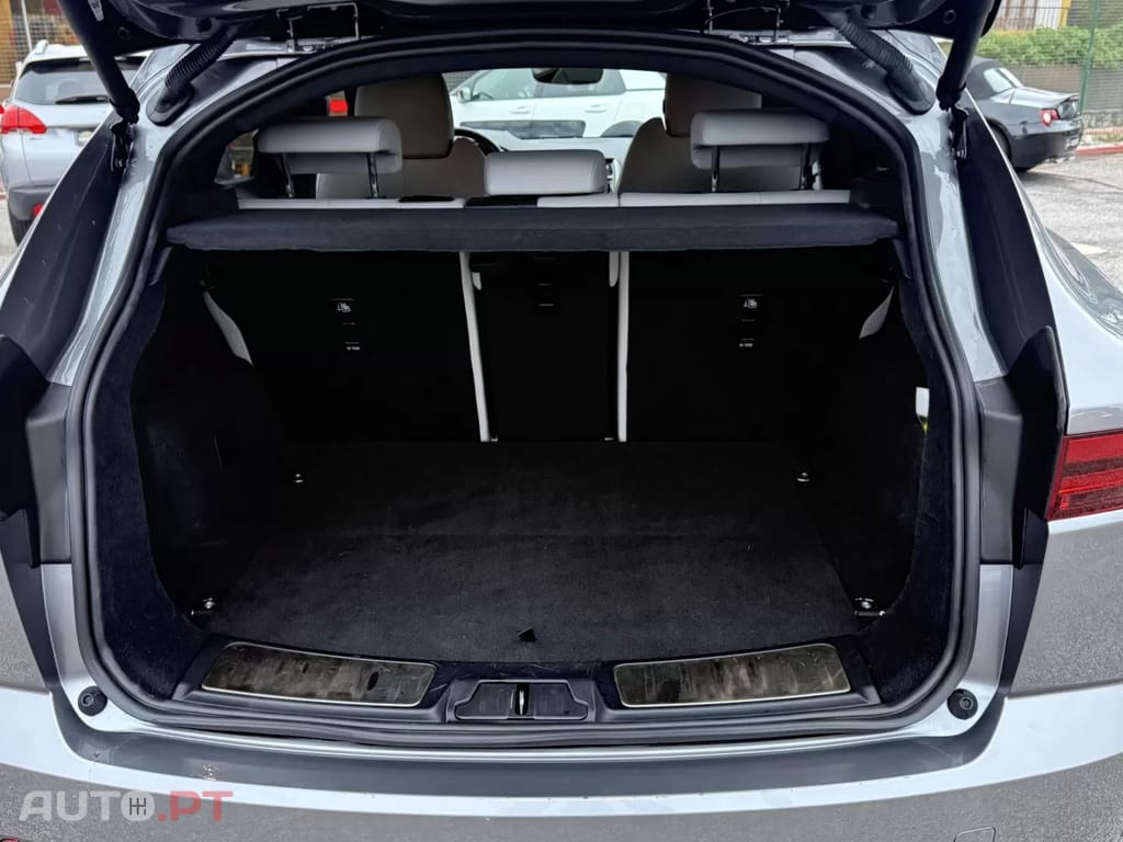 Jaguar E-Pace 1.5 P300e R-Dynamic SE AWD Aut.