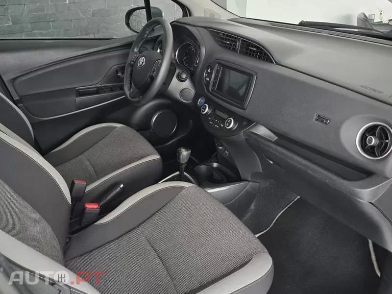 Toyota Yaris 1.5 HSD 20 Anos