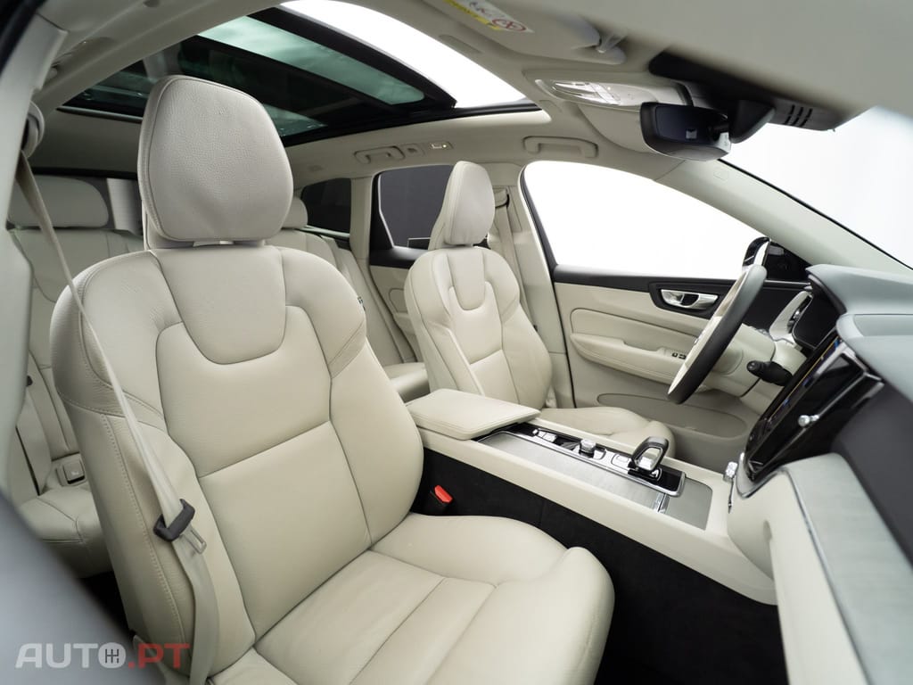 Volvo XC60 2.0 T6 PHEV Plus Bright AWD