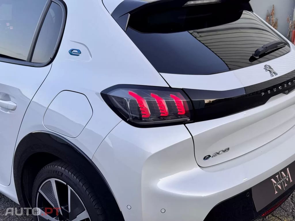 Peugeot E-208 50 kWh GT
