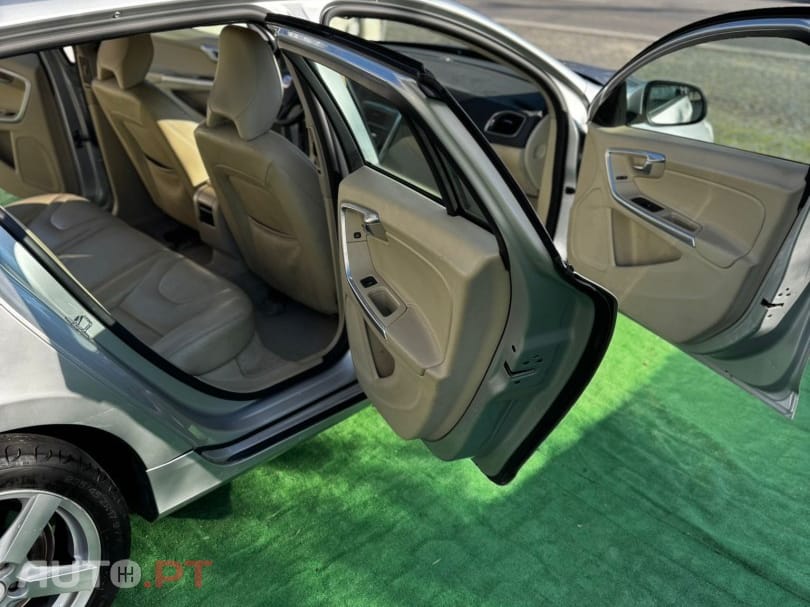 Volvo V60 1.6 D2 Drive Summum Start/Stop