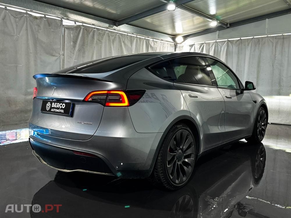 Tesla Model Y Performance Dual Motor AWD
