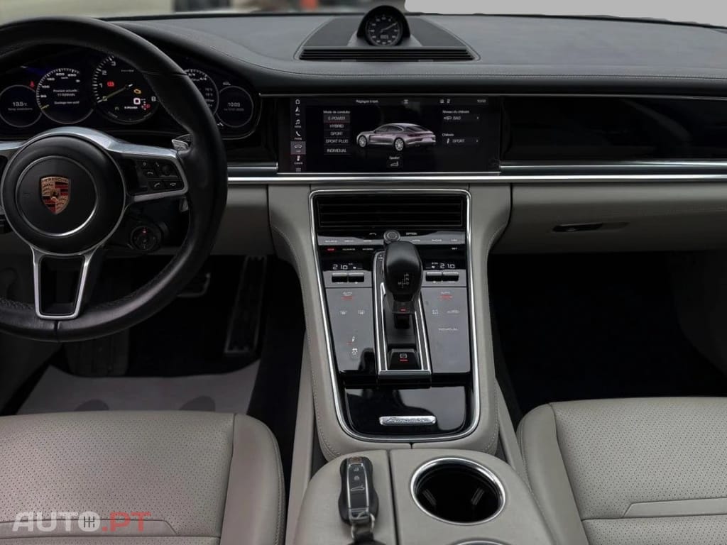 Porsche Panamera 4 E-HYBRID