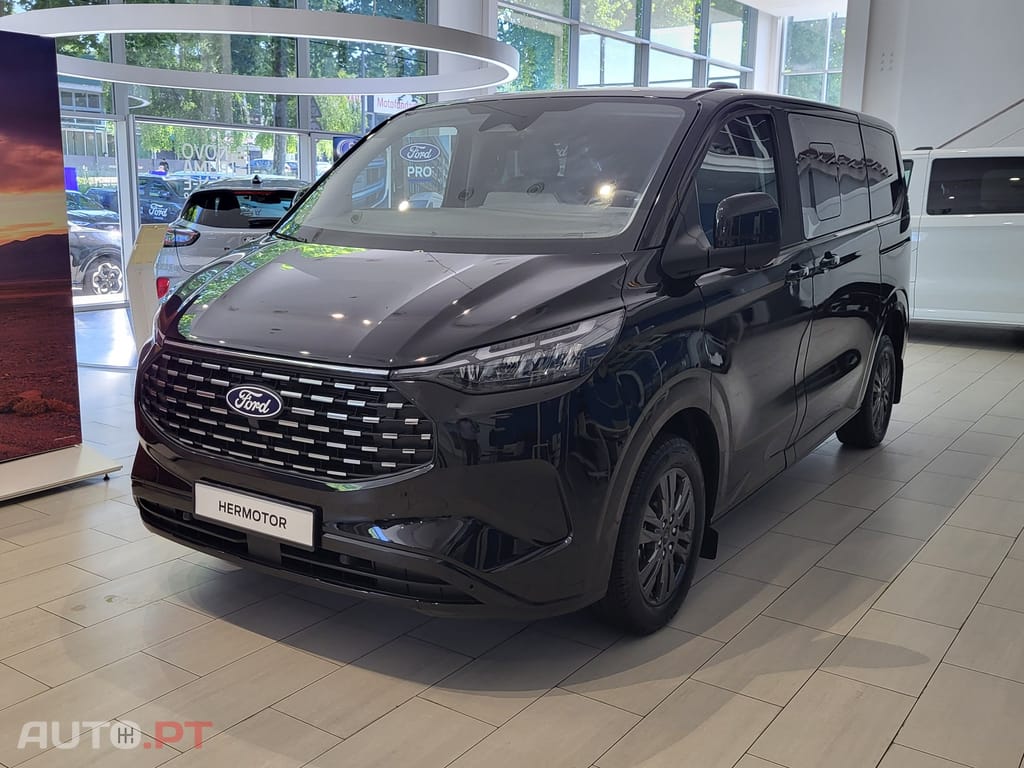 Ford Tourneo 2.5 PHEV Titanium
