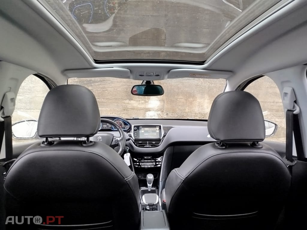 Peugeot 2008 1.2 PureTech Allure EAT6