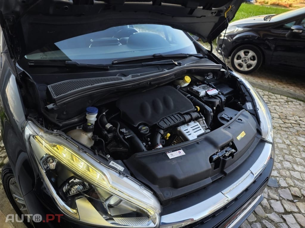 Peugeot 208 1.2 PureTech Allure EAT6