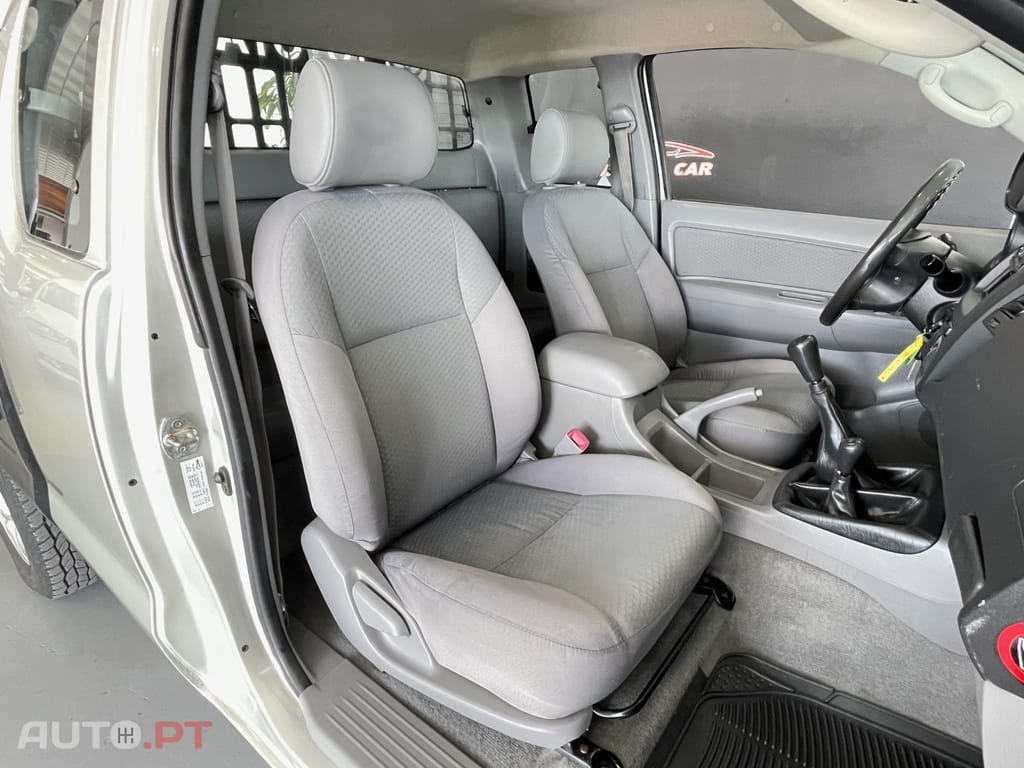 Toyota Hilux 2.5 D-4D 4WD CE CM AC