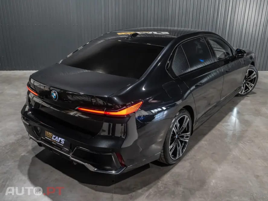 BMW 750 750e xDrive Pack Desportivo M