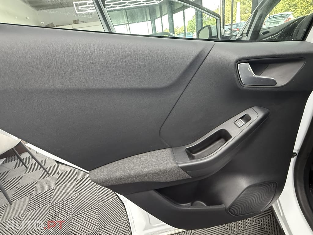 Ford Puma 1.0 EcoBoost MHEV Titanium Design — fotografia 14