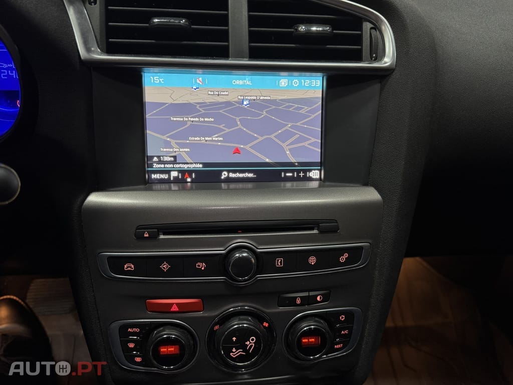 Citroën C4 1.6 BlueHDi Shine EAT6 — fotografia 14