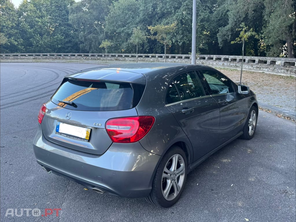 Mercedes-Benz A 180 Urban caixa automática