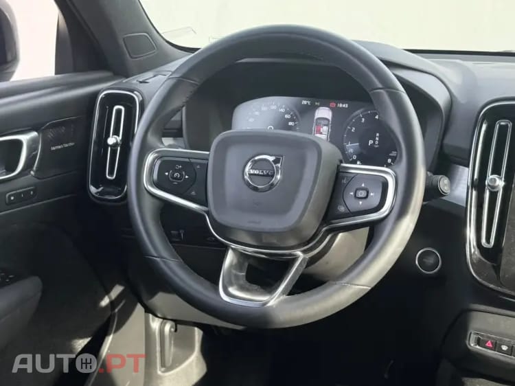 Volvo XC40 1.5 T2 Plus Dark Auto
