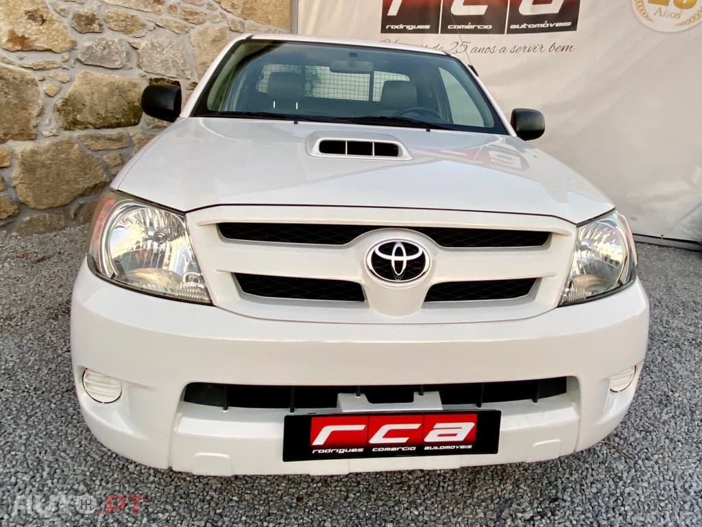 Toyota Hilux 2.5 D-4D 2WD CE PM+AC