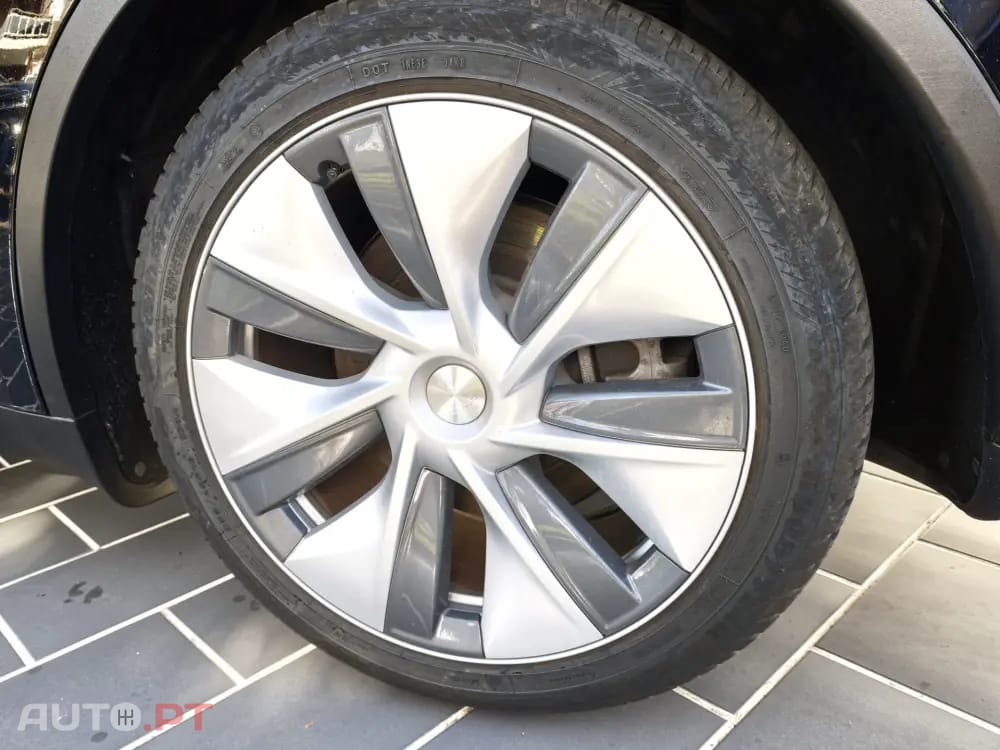 Tesla Model Y RWD