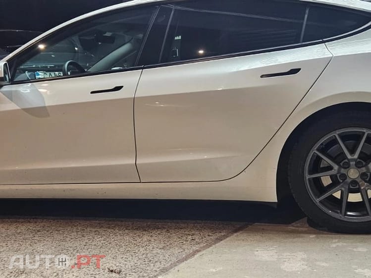 Tesla Model 3 Standard Range Plus RWD