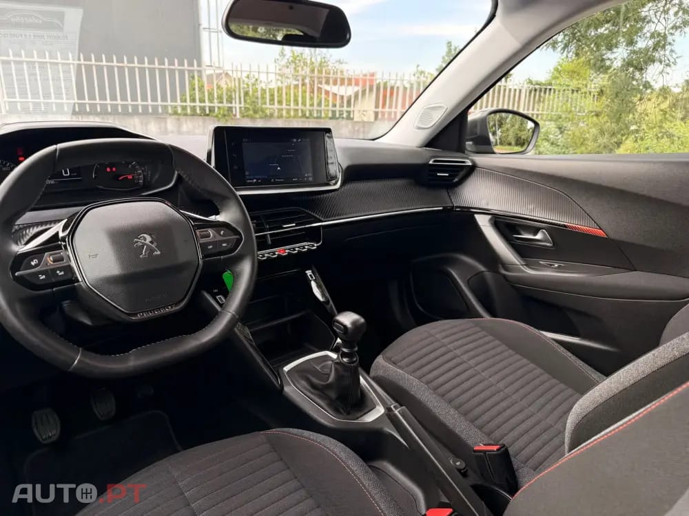 Peugeot 2008 1.2 PureTech Active Pack — fotografia 21