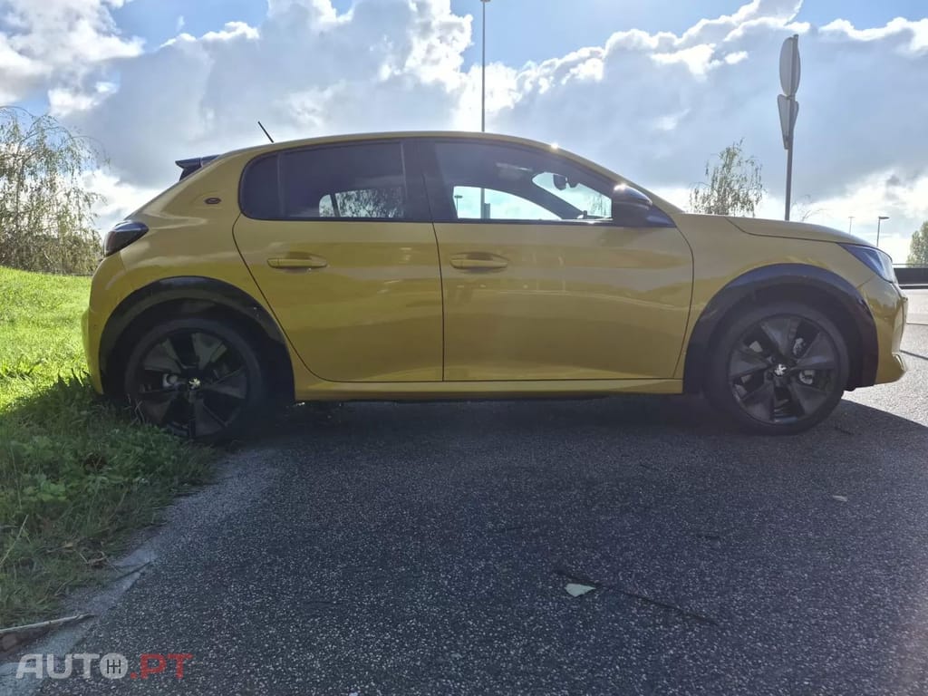 Peugeot E-208 50 kWh GT