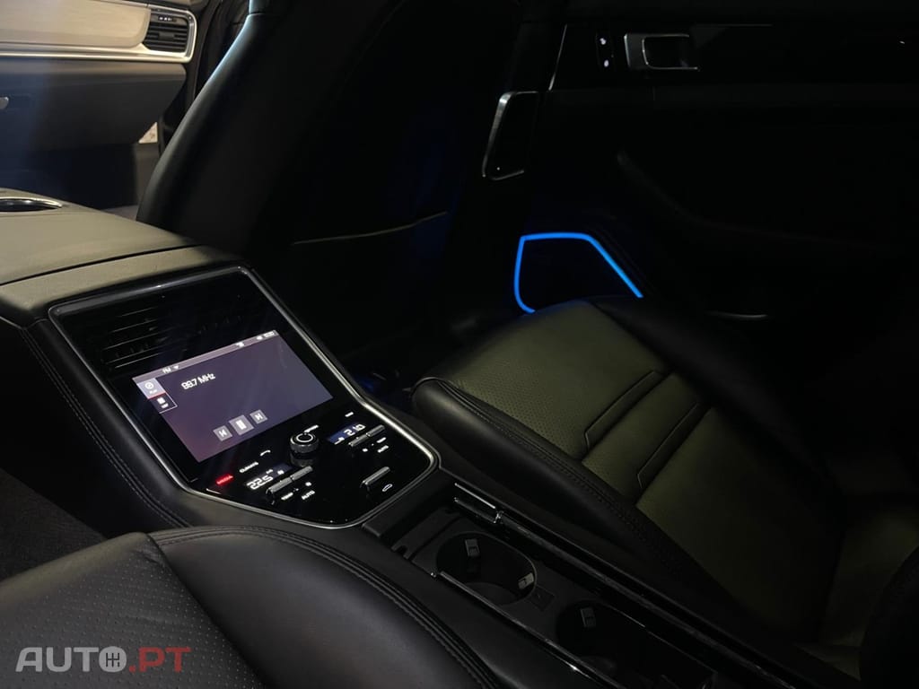 Porsche Panamera 4 E-Hybrid