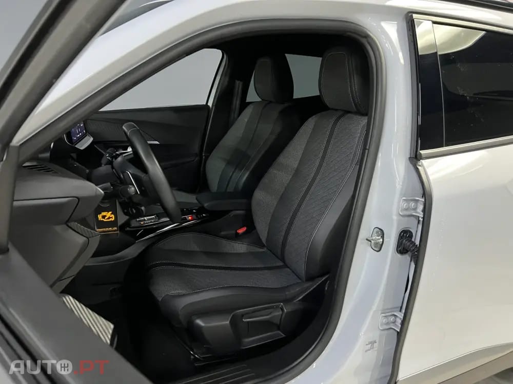 Peugeot 2008 1.2 Hybrid Allure e-DCS6