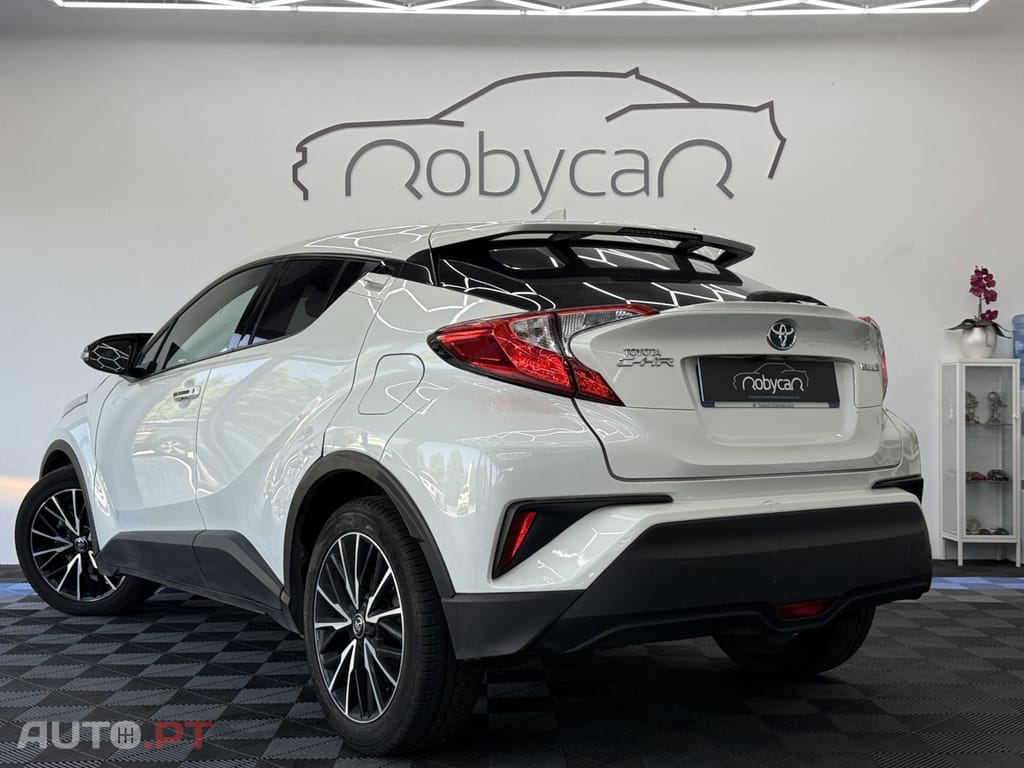 Toyota C-HR 1.8 Hybrid Square Collection