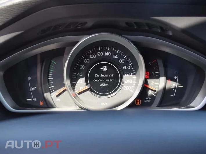 Volvo V40 Cross Country Outro