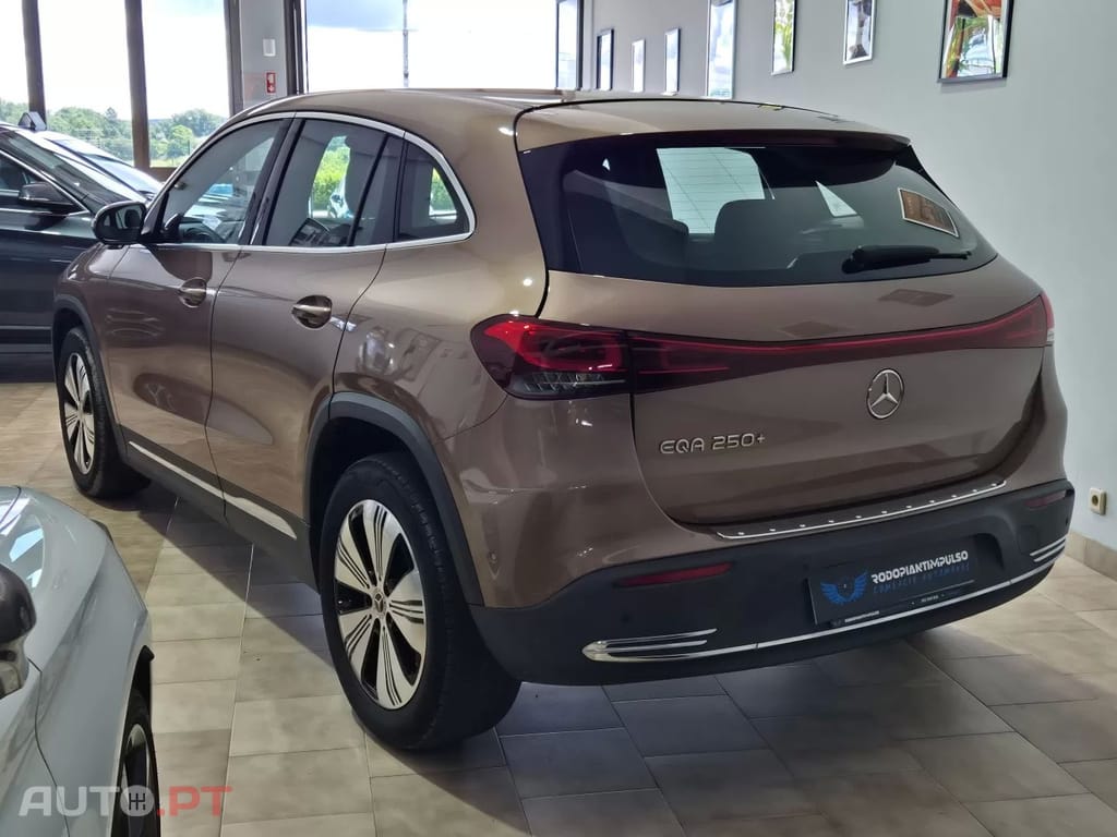 Mercedes-Benz EQA 250+ Edition — fotografia 4