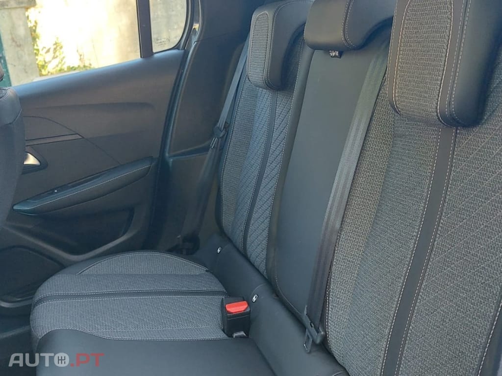 Peugeot E-208 50 kWh Style