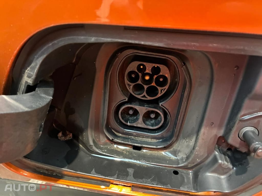 Peugeot E-2008 Active