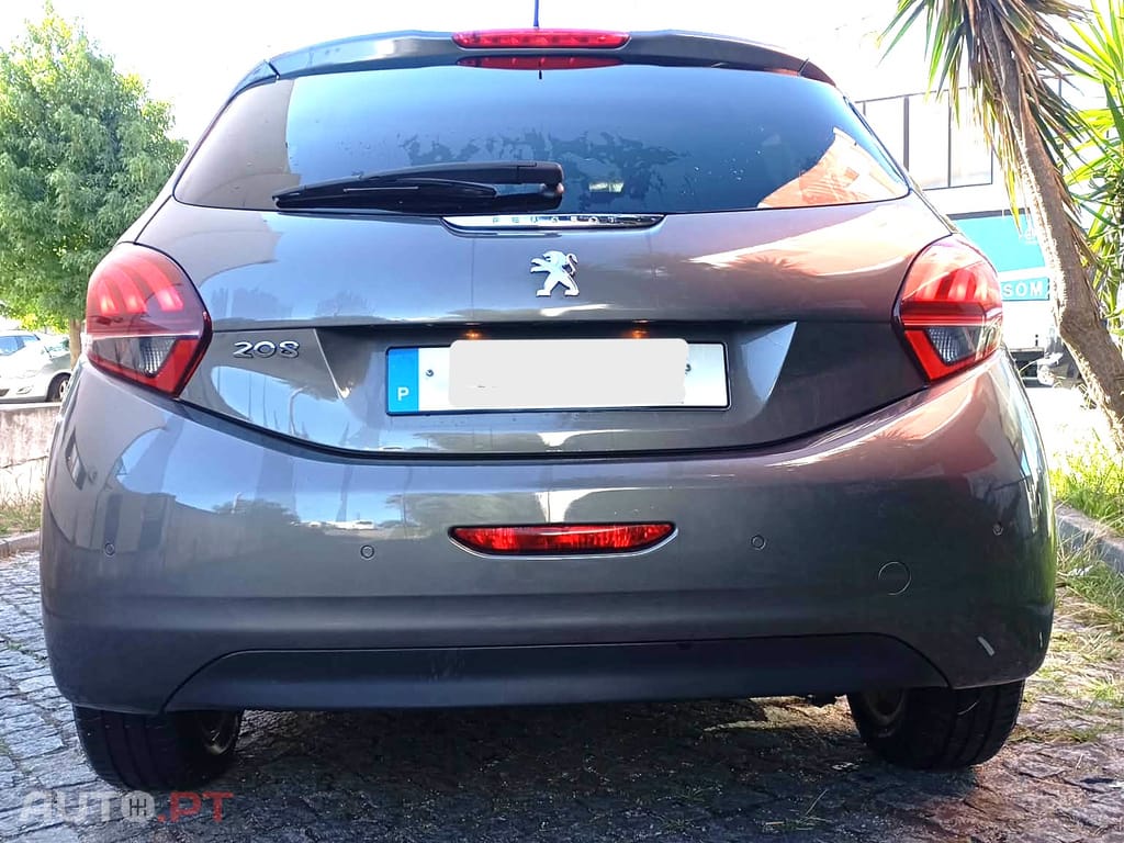 Peugeot 208 1.2 PureTech Signature 82 cv–Nacional