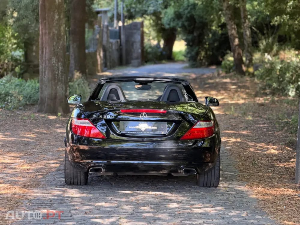 Mercedes-Benz SLK 200 Outro