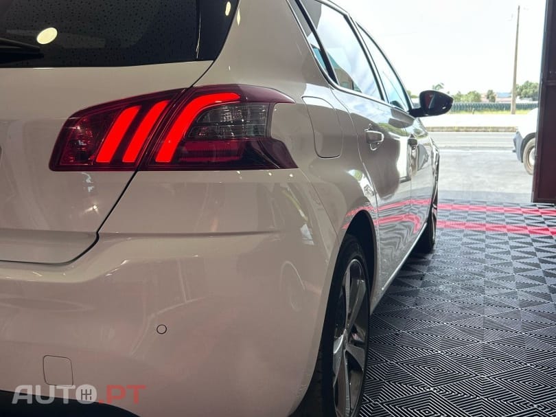 Peugeot 308 e-THP Allure