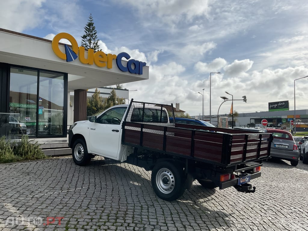 Toyota Hilux 2.4 D-4D 2WD CE