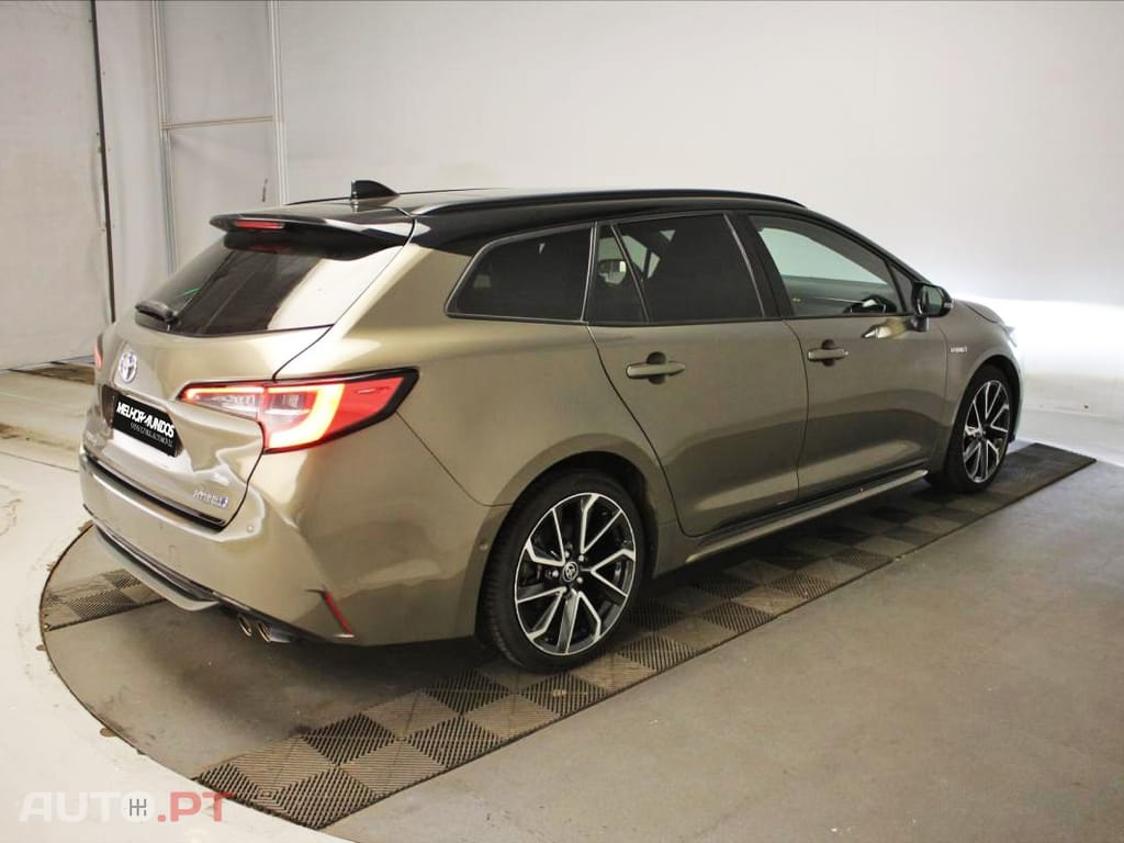 Toyota Corolla Touring Sports 2.0 Hybrid Square Collection