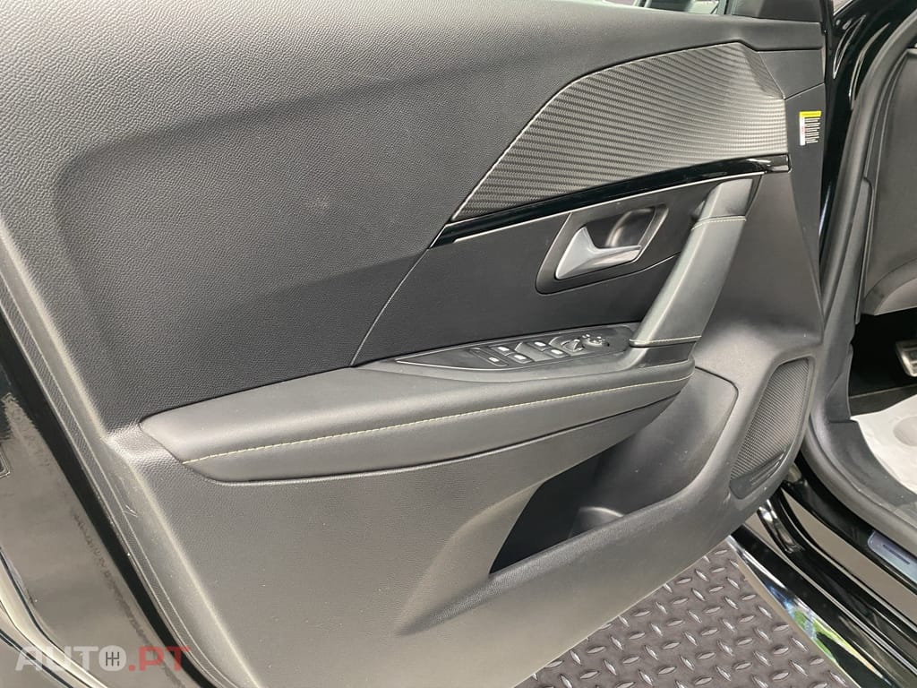 Peugeot E-208 50 kWh GT