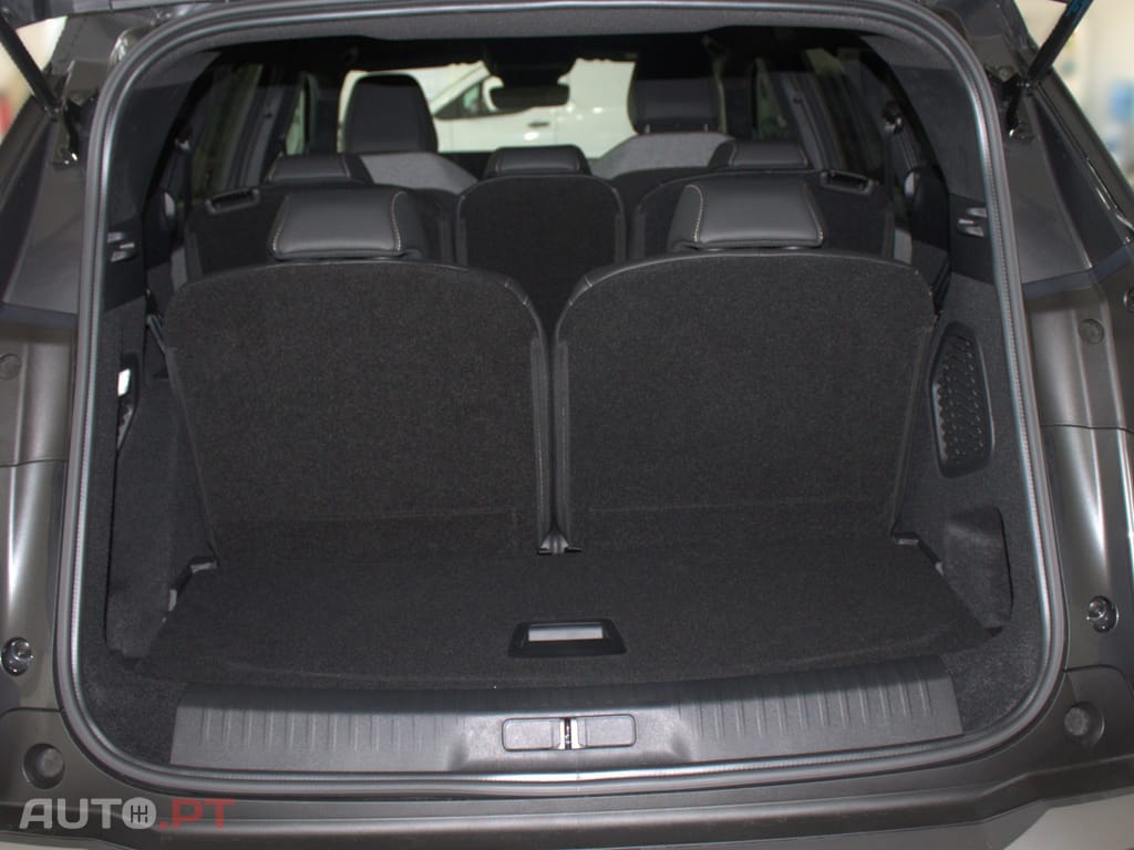 Peugeot E-5008 Allure Elétrico 210 cv - Bateria 73 kWh