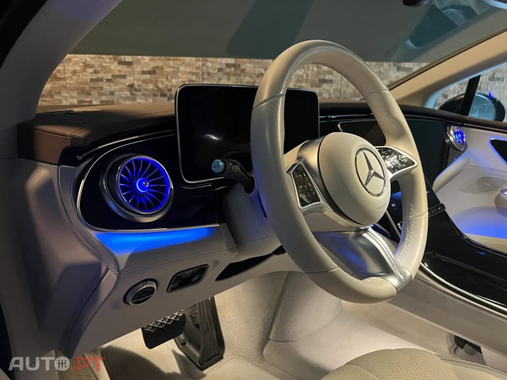 Mercedes-Benz EQE 300 Electric Art