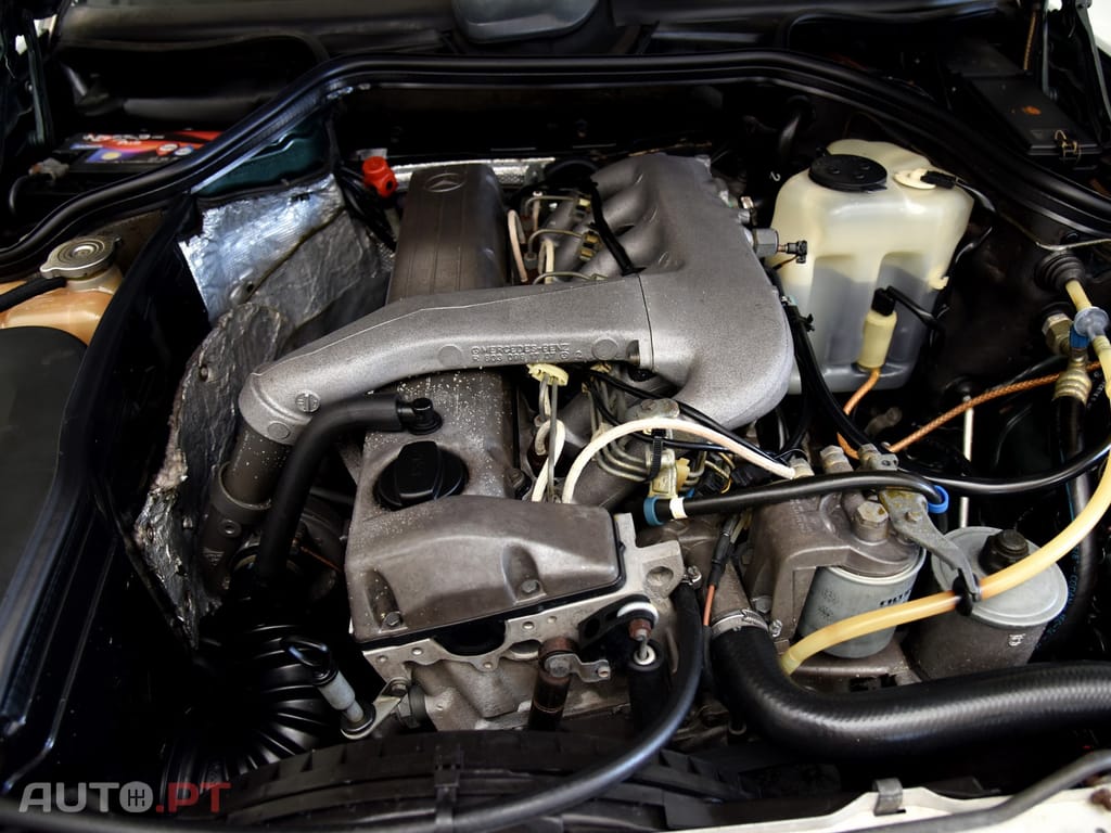 Mercedes-Benz E 300 D Turbo