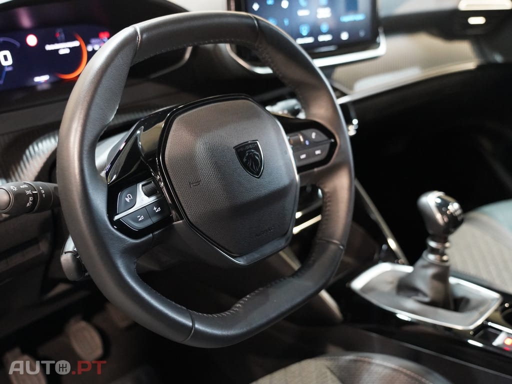 Peugeot 2008 1.2 PureTech Allure