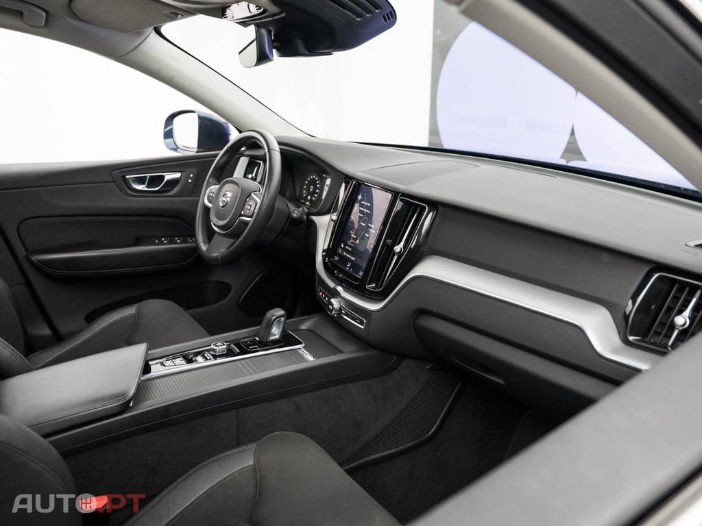 Volvo XC60 2.0 T8 PHEV Momentum Plus AWD