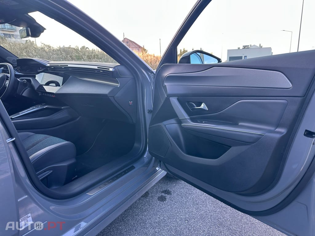 Peugeot E-308 54 kWh GT