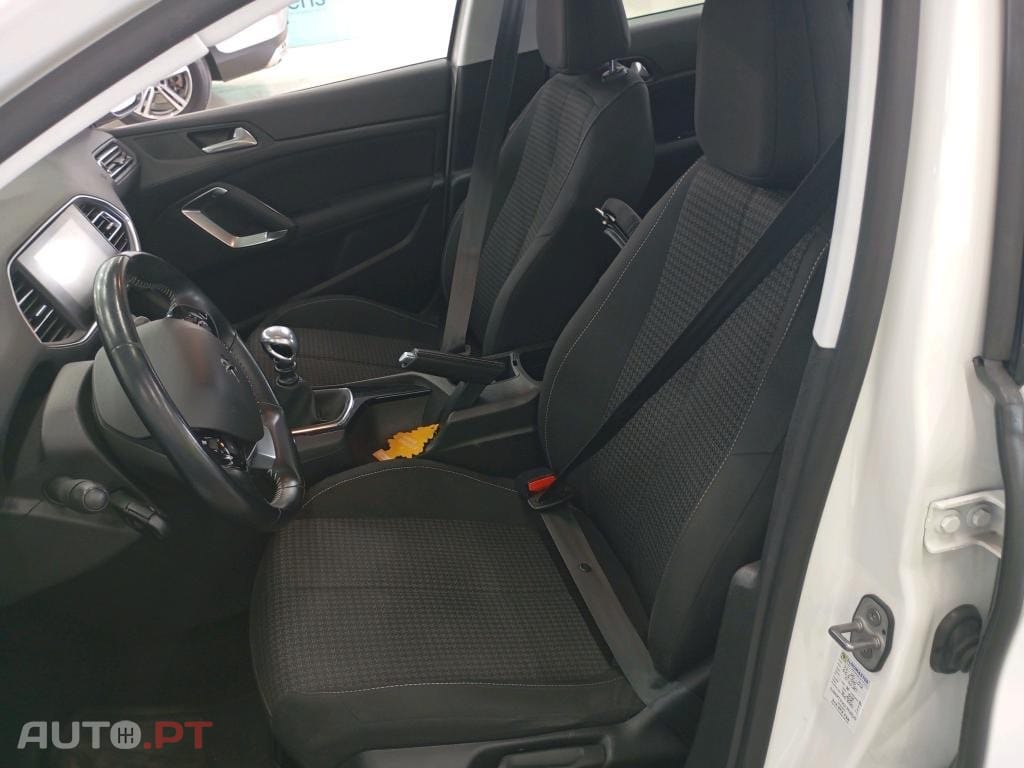 Peugeot 308 1.5 BlueHDi Business Line