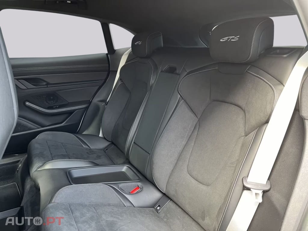 Porsche Taycan GTS I.V.A DEDUTIVEL 