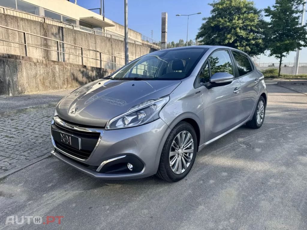 Peugeot 208 1.2 PureTech Signature