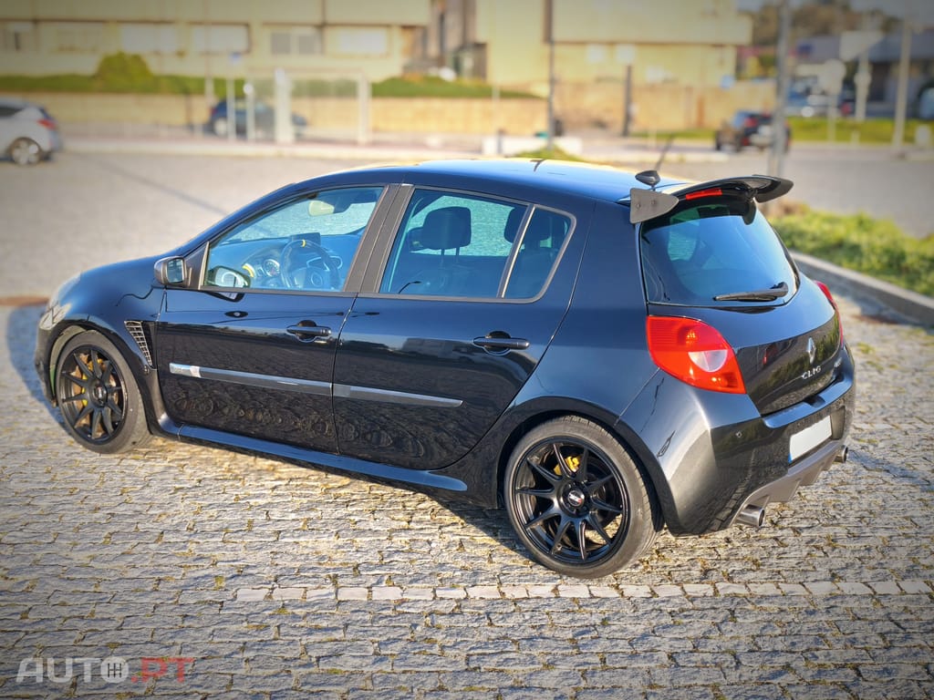Renault Clio Dynamique S Look RS