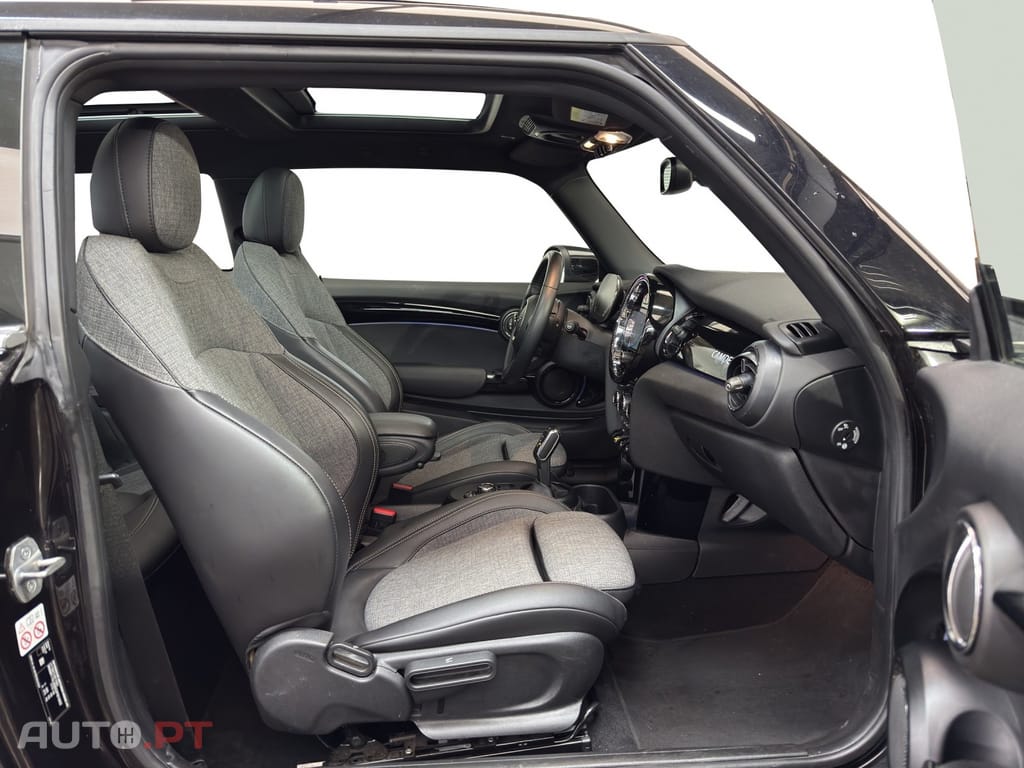 MINI Cooper Cooper SE Camden Edition
