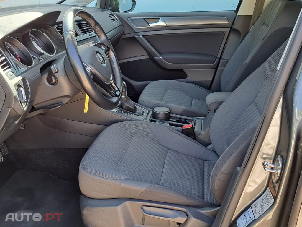 Volkswagen Golf 1.6 TDI DSG  Confortline