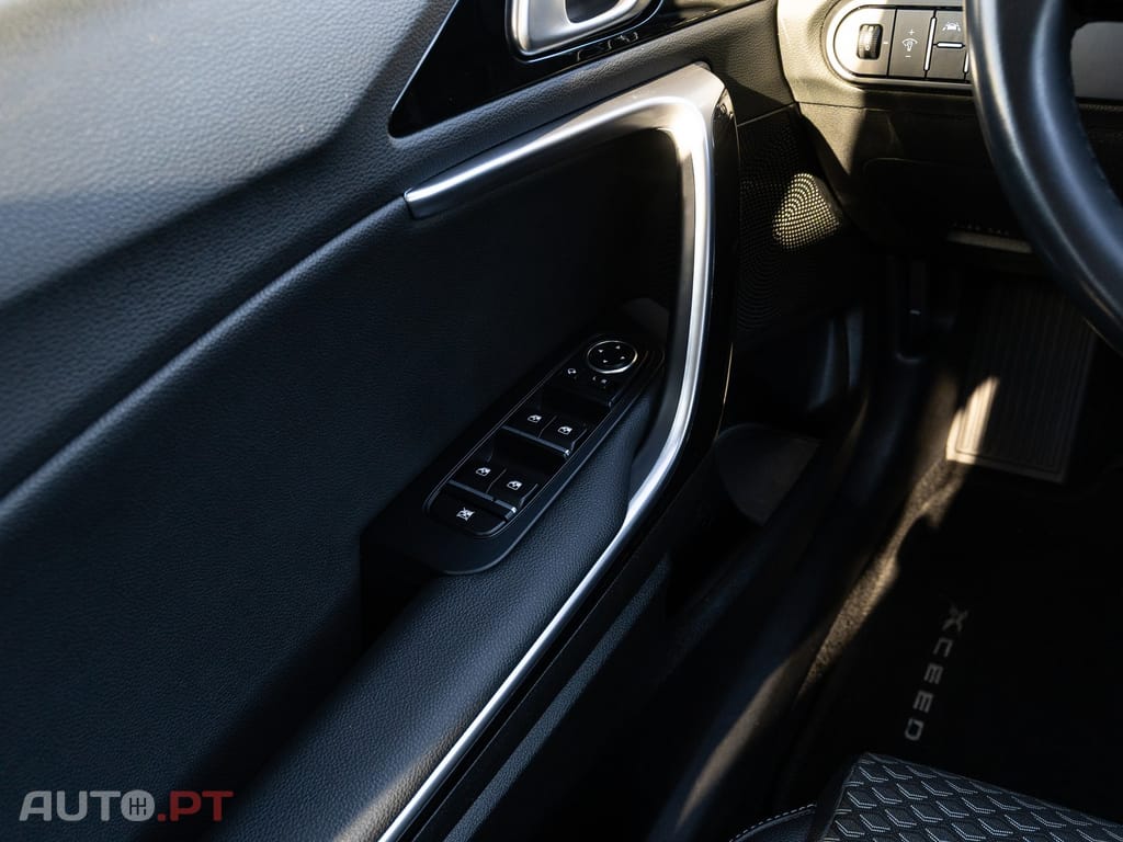 Kia XCeed 1.6 GDi PHEV Drive — fotografia 11