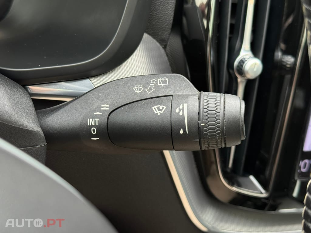Volvo XC60 2.0 T6 PHEV R-Design AWD